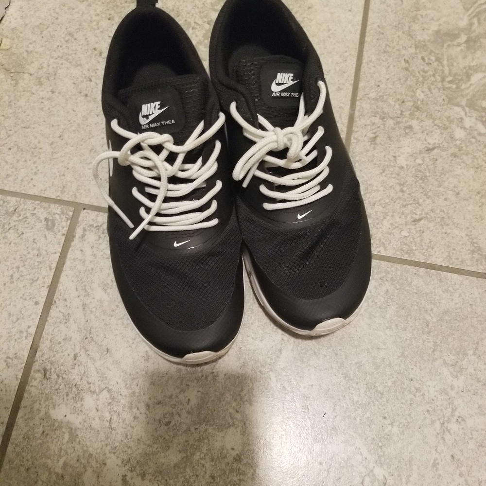 Nike - Picture 2 of 4